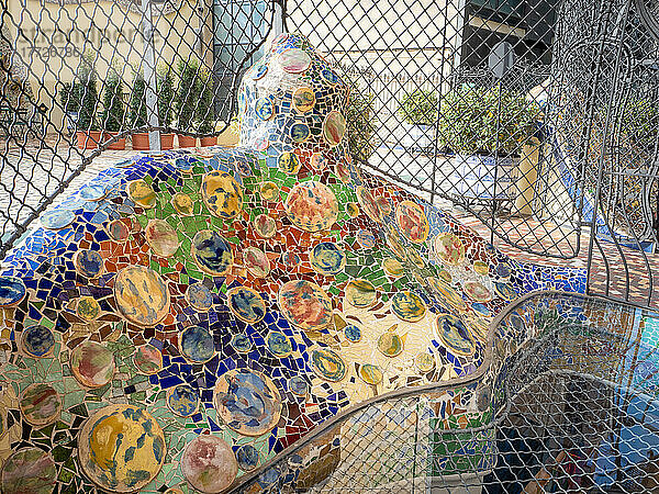 Trencadas-Mosaik  hintere Terrasse der Casa Battlo  entworfen von Antoni Gaudi  UNESCO-Weltkulturerbe  Barcelona  ??Katalonien  Spanien  Europa