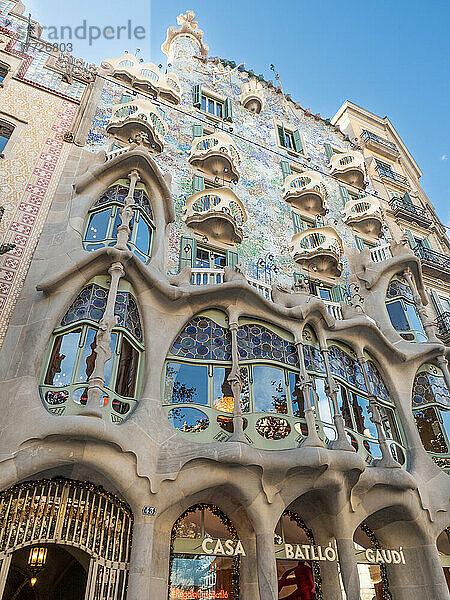 Fassade der Casa Battlo  entworfen von Antoni Gaudi  am Passeig de Gracia  UNESCO-Weltkulturerbe  Barcelona  ??Katalonien  Spanien  Europa
