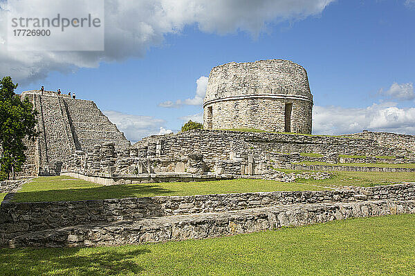 Round Temple in centre and Kukulcan Temple (Castillo)  Mayan Ruins  Mayapan Archaeological Zone  Yucatan State  Mexico  North America