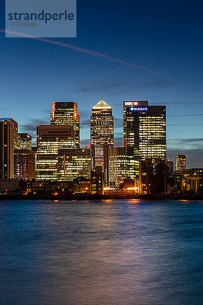 Skyline von Canary Wharf und Isle of Dogs bei Sonnenuntergang  Docklands  London  England  Vereinigtes Königreich  Europa