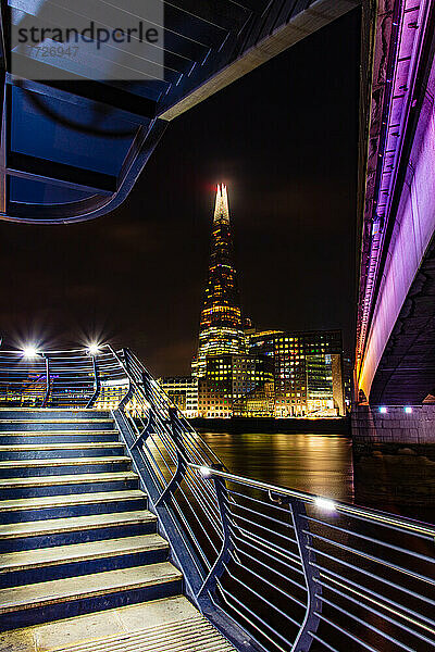 Der Shard und die London Bridge bei Nacht  London  England  Vereinigtes Königreich  Europa