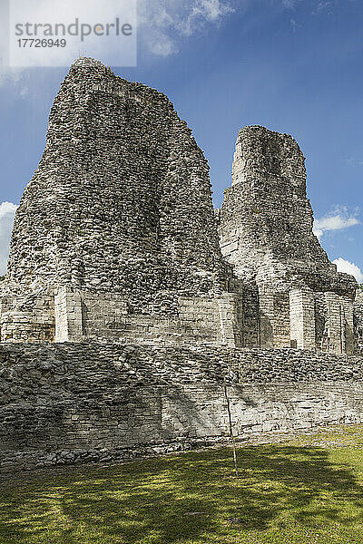 Maya-Ruinen  Struktur 1  archäologische Zone Xpujil  Rio-Bec-Stil  in der Nähe von Xpujil  Bundesstaat Campeche  Mexiko  Nordamerika