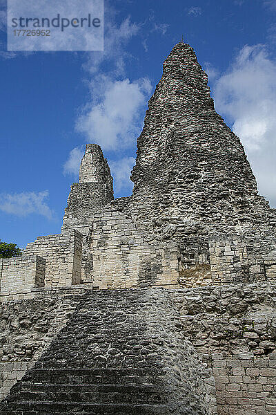 Maya-Ruinen  Struktur 1  archäologische Zone Xpujil  Rio-Bec-Stil  in der Nähe von Xpujil  Bundesstaat Campeche  Mexiko  Nordamerika