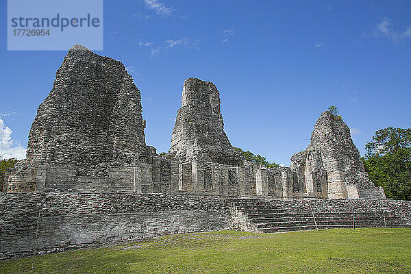 Maya-Ruinen  Struktur 1  archäologische Zone Xpujil  Rio-Bec-Stil  in der Nähe von Xpujil  Bundesstaat Campeche  Mexiko  Nordamerika