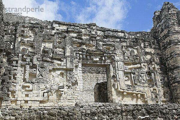 Monster-Mund-Tür  Struktur II  Maya-Ruinen  archäologische Zone Hormiguero  Rio-Bec-Stil  Bundesstaat Campeche  Mexiko  Nordamerika