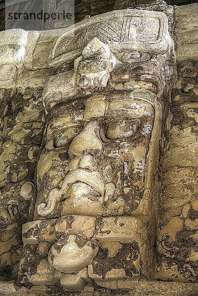 Kinich Ahau  steinerne Sonnengesichter  Maya-Ruinen  archäologische Zone Kohunlich  Quintana Roo  Mexiko  Nordamerika