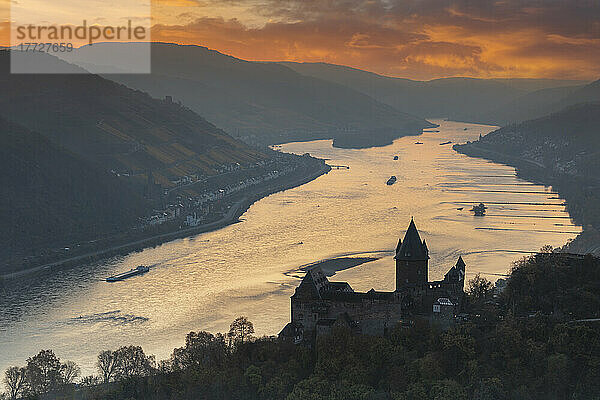 Burg Stahleck und Rhein  Bacharach  Oberes Mittelrheintal  Rheinland-Pfalz  Deutschland  Europa