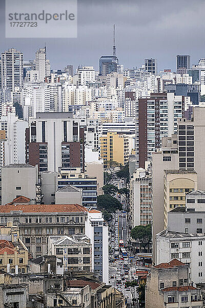 Konkrete Wohnblöcke und gewerbliche Bürogebäude im Finanzviertel der Innenstadt  Sao Paulo  Brasilien  Südamerika