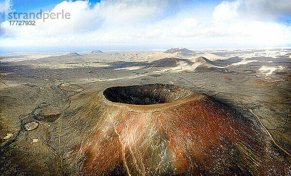 Luftaufnahme des Kraters des Vulkans Hondo (Calderon Hondo)  Corralejo  Fuerteventura  Kanarische Inseln  Spanien  Atlantik  Europa
