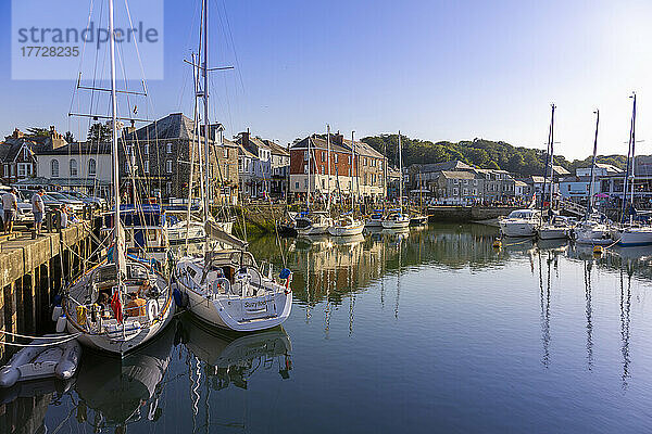 Boote und Hafen  Padstow  Cornwall  England  Vereinigtes Königreich  Europa