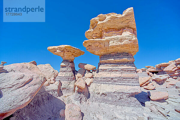 Hoch aufragende Felssäulen im Devil's Playground im Petrified Forest National Park  Arizona  Vereinigte Staaten von Amerika  Nordamerika