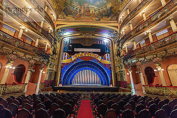 Wunderschöner Innenraum des Amazonas-Theaters  Manaus  Bundesstaat Amazonas  Brasilien  Südamerika