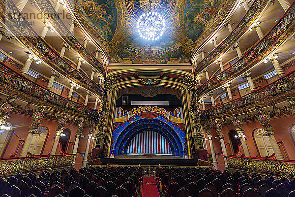 Wunderschöner Innenraum des Amazonas-Theaters  Manaus  Bundesstaat Amazonas  Brasilien  Südamerika