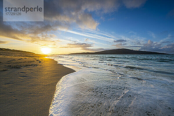Sonnenuntergang am Luskentyre Beach  Isle of Harris  Äußere Hebriden  Schottland  Vereinigtes Königreich  Europa