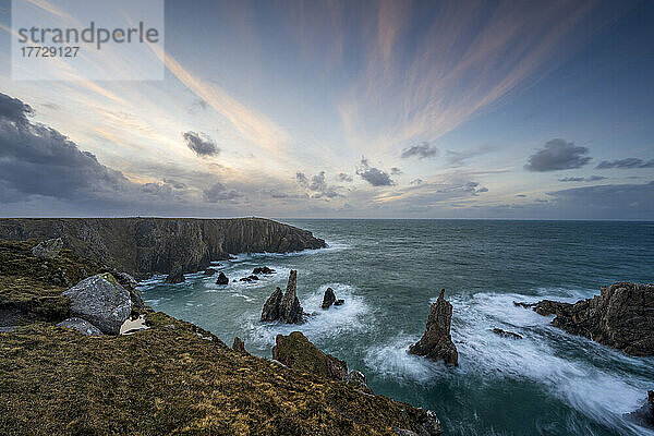 Die Sea Stacks bei Mangersta auf der Isle of Lewis auf den Äußeren Hebriden  Schottland  Vereinigtes Königreich  Europa