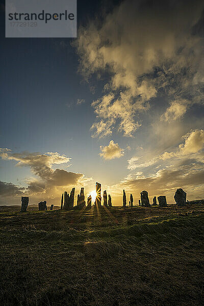 Sonnenaufgang am Callanish Standing Stones  Callanish  Isle of Lewis  Äußere Hebriden  Schottland  Vereinigtes Königreich  Europa