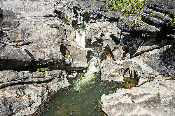 Steinaufschlüsse bilden Felsformationen  Vale da Lua  Nationalpark Chapada dos Veadeiros  UNESCO-Weltkulturerbe  Goias  Brasilien  Südamerika