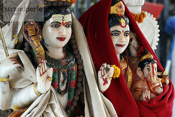 Lord Shiva und seine Frau Parvati  Statuen hinduistischer Götter  Kathmandu  Nepal  Asien