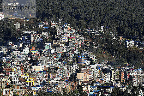 Blick auf die nepalesische Stadt Charikot  Dolakha  Nepal  Asien