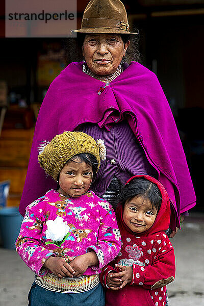 Mother and daughters in a Chimborazo village  Ecuador  South America
