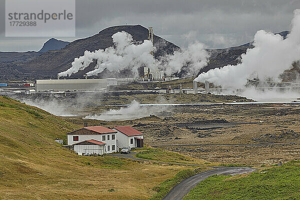 Geothermieanlage Gudunvher im Geothermiefeld Gudunvher  in Reykjanesta  Halbinsel Reykjanes  Südwestspitze Islands  Polarregionen