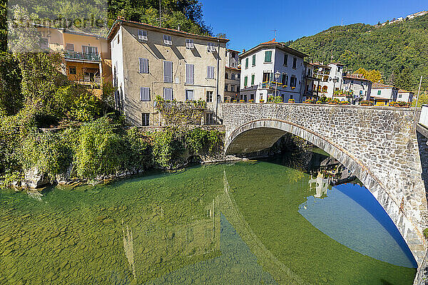 Ponte a Serraglio  Brücke  Fluss Lima  Bagni di Lucca  Toskana  Italien  Europa