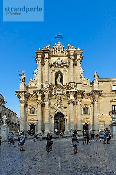 Chiesa Cattedrale Nativita di Maria Santissima  Piazza Duomo  UNESCO World Heritage Site  Ortigia  Siracusa  Sicily  Italy  Europe