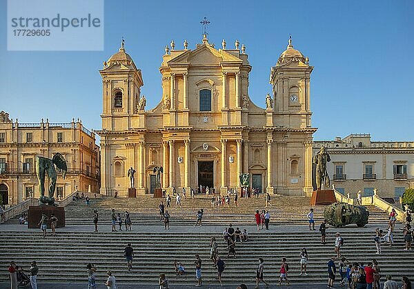Die Kathedrale von San Nicolo  UNESCO-Weltkulturerbe  Noto  Syrakus  Sizilien  Italien  Europa