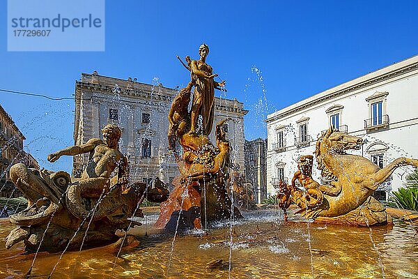 Brunnen der Diana  Ortigia  Syrakus  Sizilien  Italien  Europa