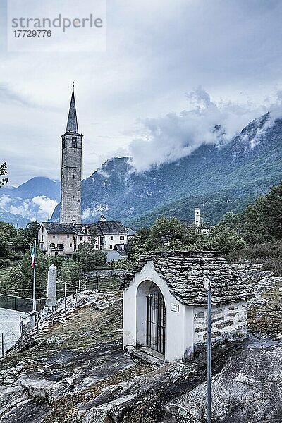 Glockenturm (Campanile)  Chiesa  Montecrestese  Val d'Ossola  V.C.O. (Verbano-Cusio-Ossola)  Piemont  Italien  Europa
