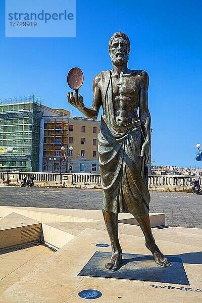 Archimedes-Statue  Ortigia  Syrakus  Sizilien  Italien  Europa