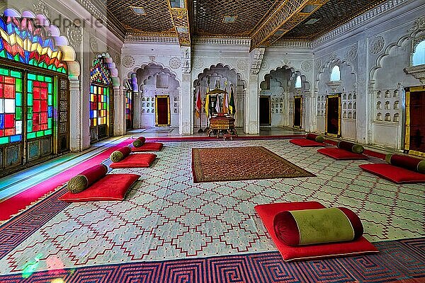 Moti Mahal (Der Perlenpalast)  dekorierter Gerichtssaal im Mehrangarh Fort  Jodhpur  Rajasthan  Indien  Asien