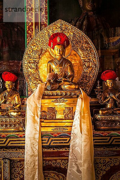 Buddha Sakyamuni-Statue in Lamayuru Gompa (tibetisch-buddhistisches Kloster) . Ladakh  Indien  Asien