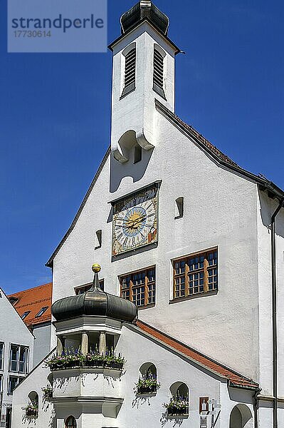 Rathaus mit Uhr  Kempten  Allgäu  Bayern  Deutschland  Europa