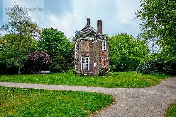 Altes Teehaus Theeuis aus dem 17. Jahrhundert im Park Arendsdorp  Den Haag  Niederlande  Europa