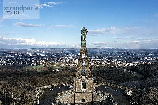 Drohnenfoto  Drohnenaufnahme  Monumentalbau Herkules  mit zentralem Blick auf die Statue  Bergpark Bad Wilhelmshöhe  Kassel  Hessen  Deutschland  Europa