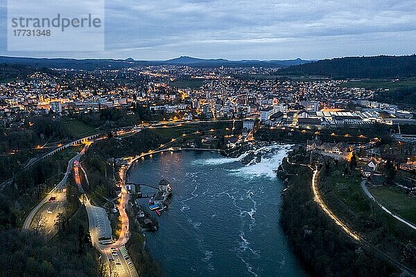 Drohnenaufnahme  Drohnenfoto vom Rhein Wasserfall  Blick auf Schloss Laufen am Rheinfall mit Bootsanleger für Touristenboote  Neuhausen am Rheinfall am Abend  Kanton Schaffhausen  Schweiz  Europa