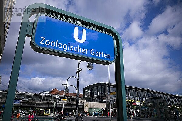 Schild U-Bahn  Metro  U-Bahnhof  Haltestelle  Station  Zoologischer Garten  Berlin  Deutschland  Europa