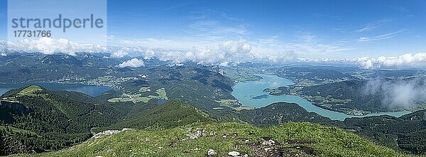 Panorama  Blick vom Schafberg auf Wolfgangsee und Mondsee  Salzkammergut  Oberösterreich  Österreich  Europa