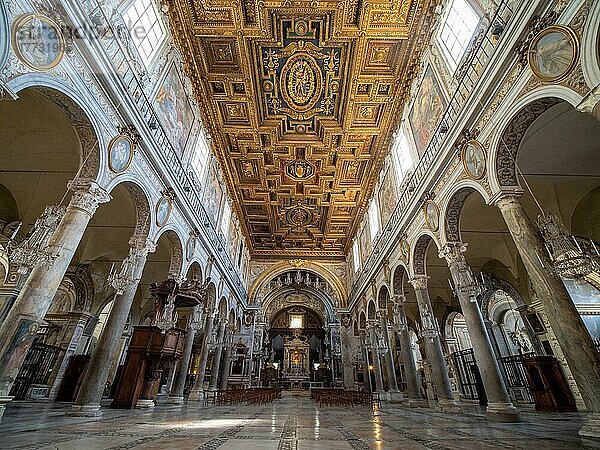 Kirche Santa Maria in Aracoeli  kunstvolle Decke  Kapitol  Rom  Latium  Italien  Europa