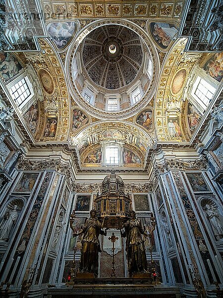 Kuppel und kunstvolle Decke  Kirche Santa Maria Maggiore  Rom  Latium  Italien  Europa