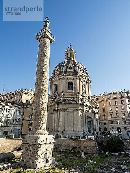 Trajanssäule und Kirche Santa Maria di Loreto  Rom  Latium  Italien  Europa