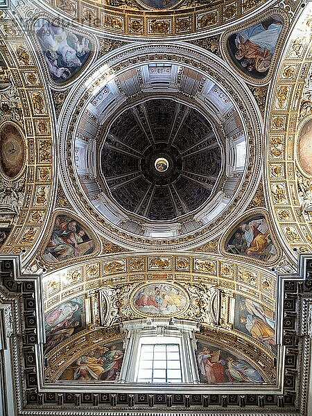 Kunstvolle Decke und Kuppel  Kirche Santa Maggiore  Rom  Latium  Italien  Europa