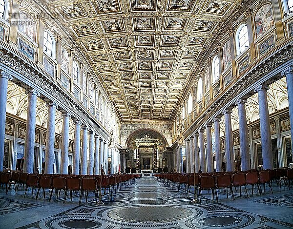 Innenraum der Kirche Santa Maria Maggiore  Rom  Italien  Europa