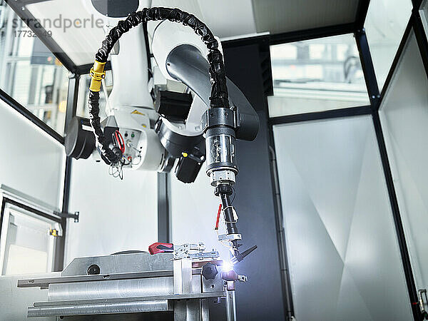 Robotic arm welding in industry