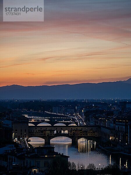 Ponte Vecchio  Nachtaufnahme  Florenz  Toskana  Italien  Europa