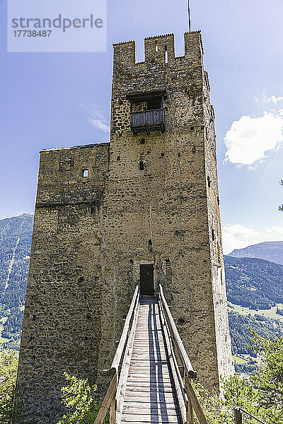 Österreich  Tirol  Stanz bei Landeck  Eingang der Burg Schrofenstein