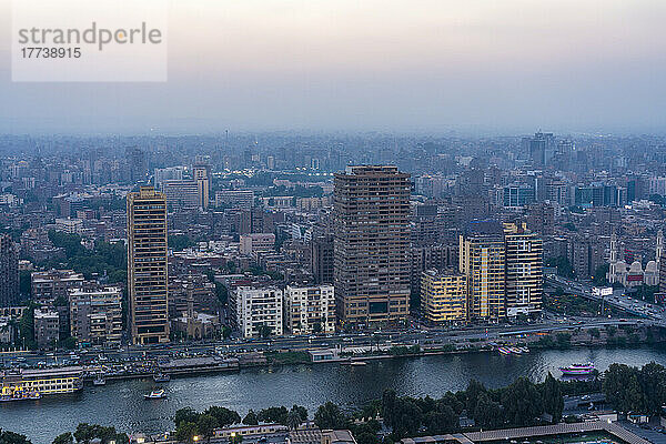 Ägypten  Kairo  Blick auf Agouza und Zamalek in der Abenddämmerung