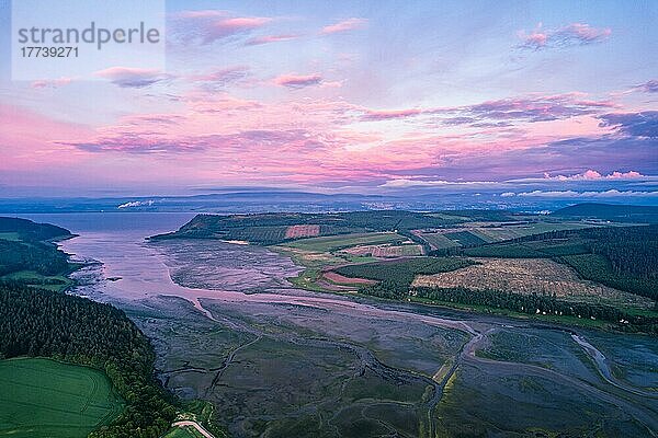 Sonnenuntergang über Munlochy Bay von Munloch Bay  Highland  Ostküste Schottlands  UK