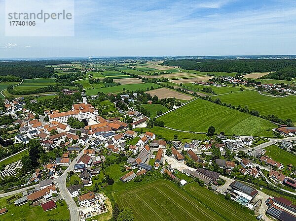 Luftbild Stiftskirche Mariä Himmelfahrt und Kloster Wettenhausen  Kammeltal  Schwaben  Bayern  Deutschland  Europa